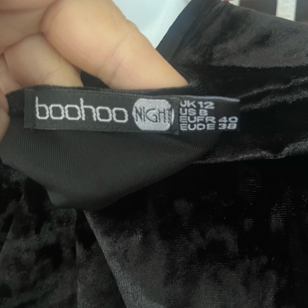 Boohoo Black Long Sleeve V-Neck Fit and Flare Dress - Picture 4 of 6